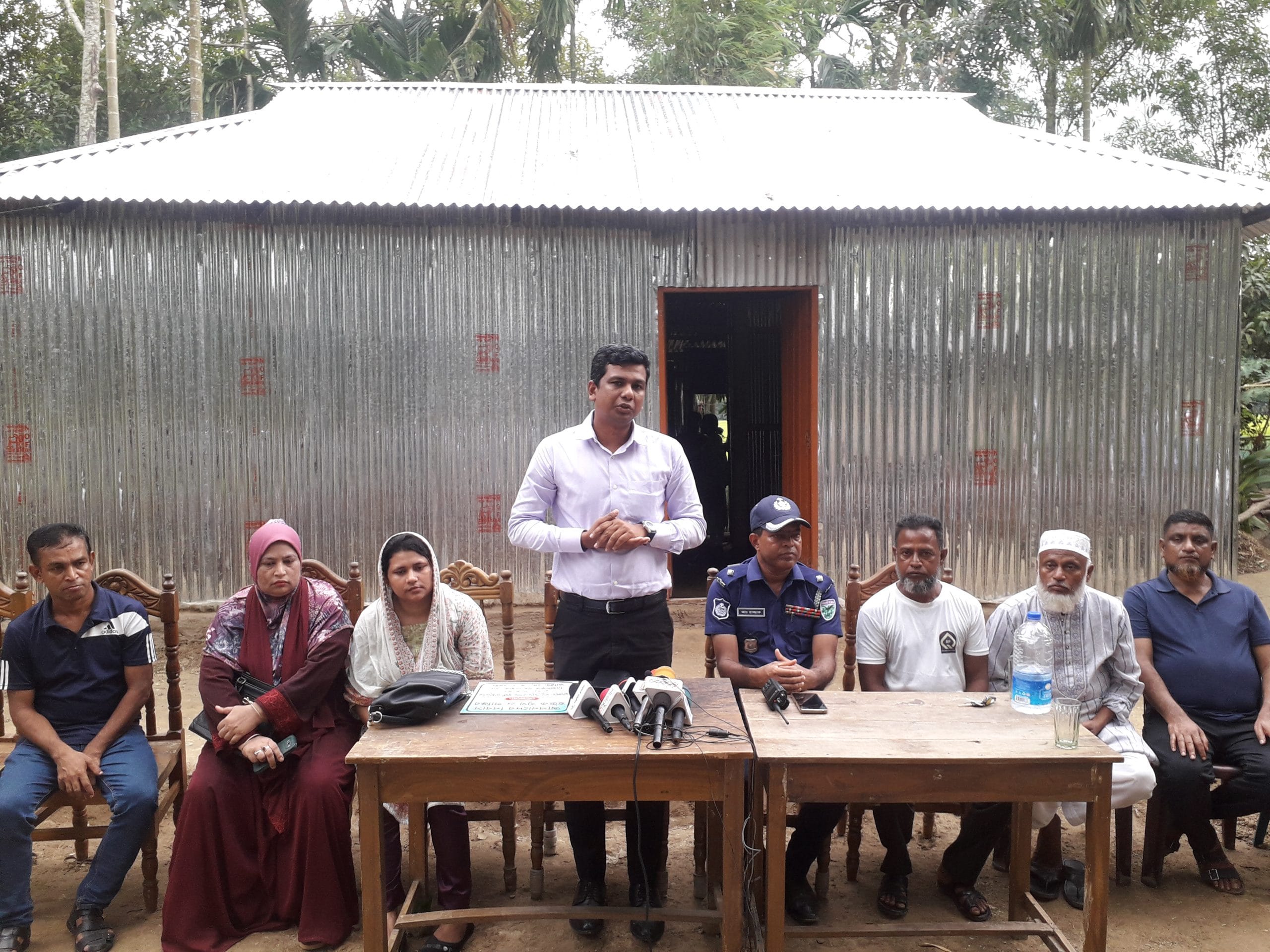 কুলাউড়ায় রাশেদ আলী ফাউন্ডেশনের নতুন ঘরে বেনু মালাকারের পরিবার