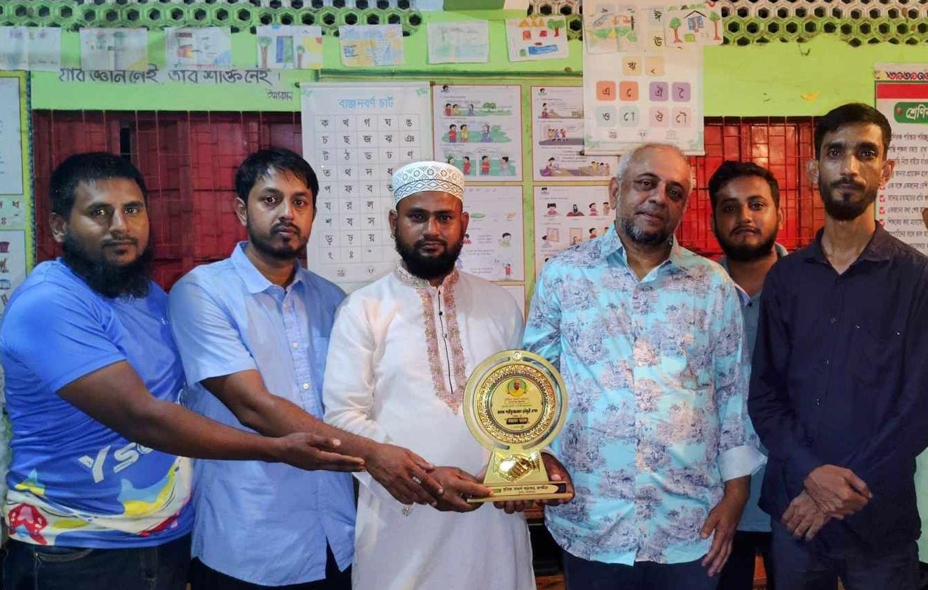 কুলাউড়ায় প্রতিভা আদর্শ পাঠাগার ঘাগটিয়া কর্তৃক সংবর্ধিত পৃষ্ঠপোষক শরীফুজ্জামান 