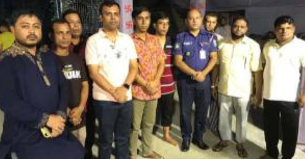 বড়লেখায় বিভিন্ন পূজামণ্ডপ পরিদর্শনে অতিরিক্ত পুলিশ দীপংকর ঘোষ 