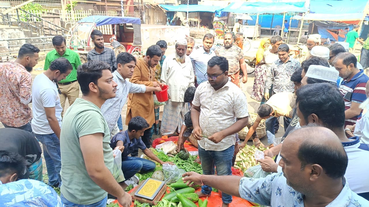 গলাচিপায় ছাত্রদলের উদ্যােগে ন্যায্য মূল্যের দোকান