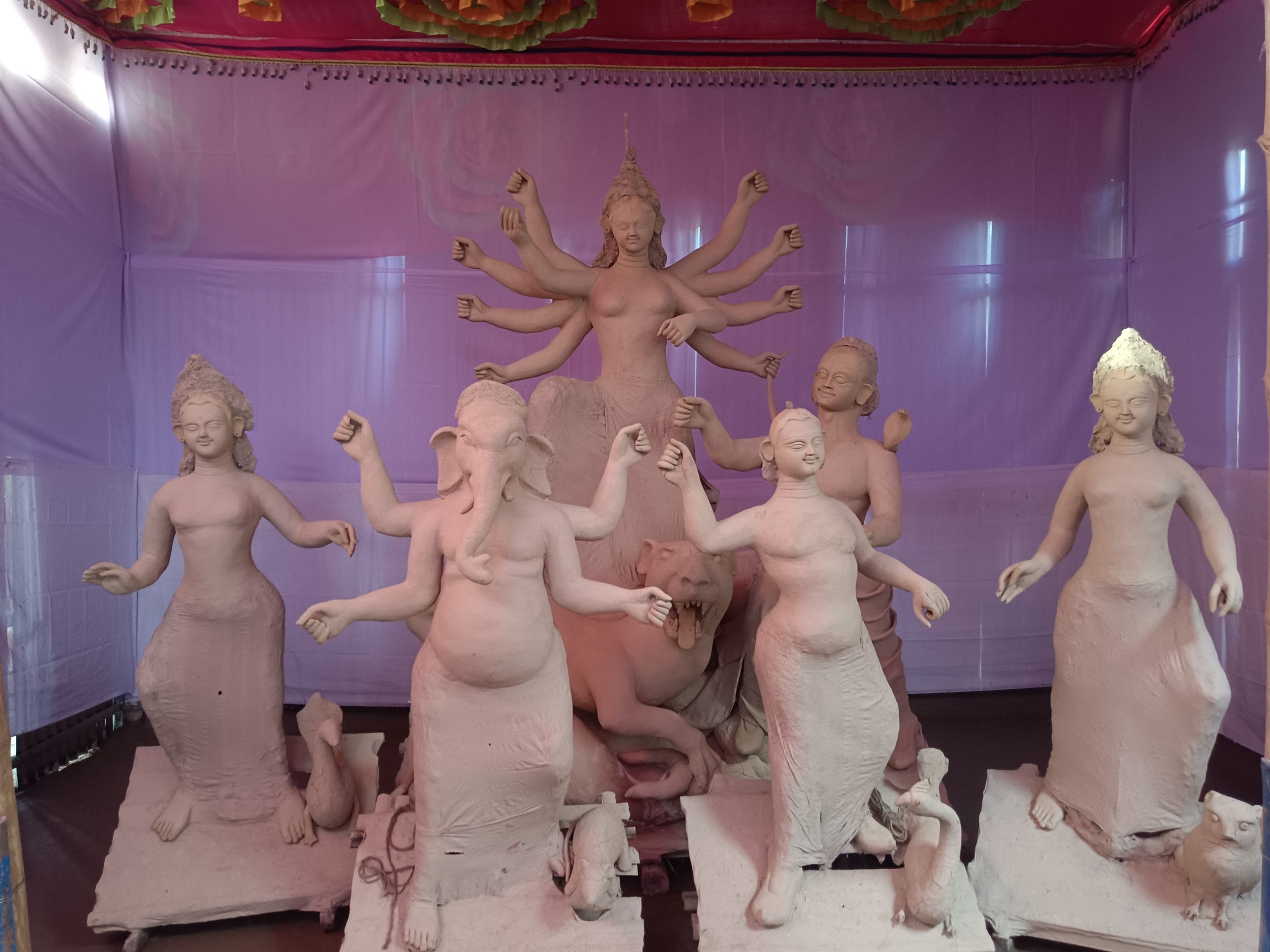 কুলাউড়ায় বেশিরভাগ জায়গায় প্রতিমার কাজ শেষের দিকে