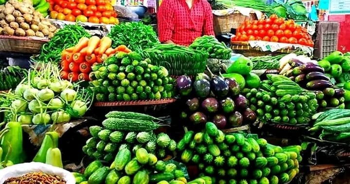 দৈনিক ন্যায্য মূল্যের কাঁচা বাজার বিক্রয় করা হয়।