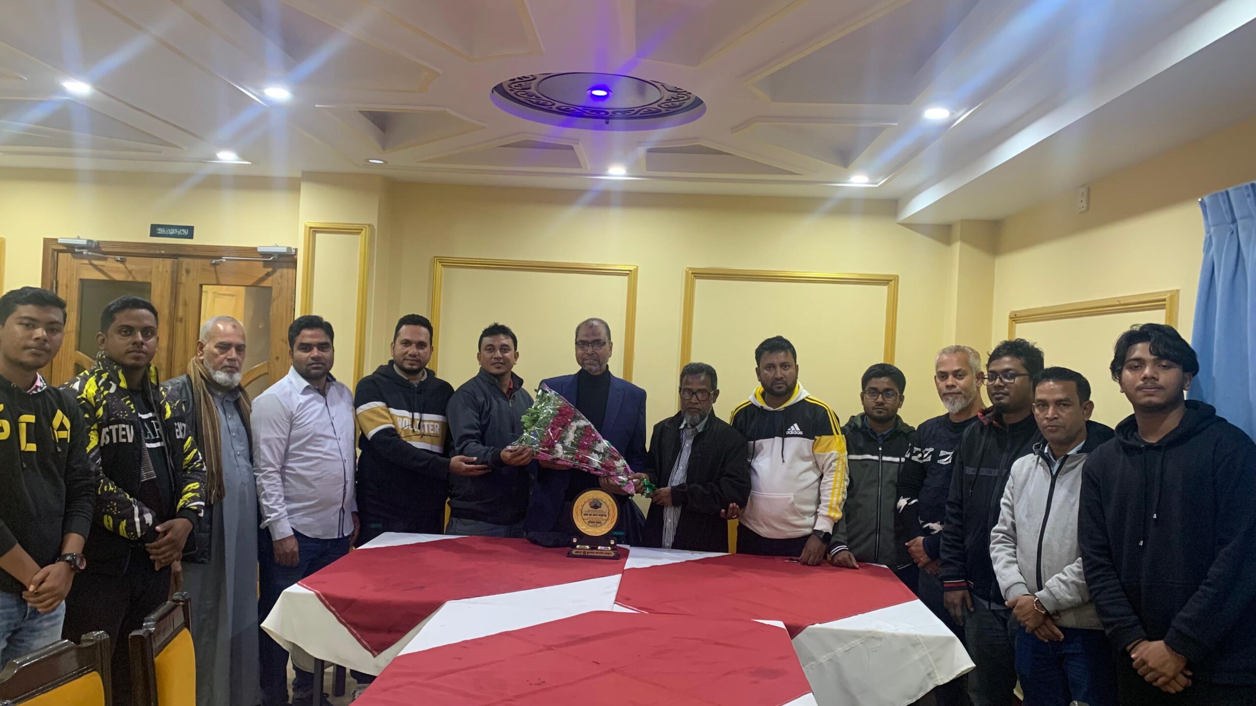 কার্ডিফের সাধারণ সম্পাদক হারুন তালুকদারকে সংবর্ধনা প্রদান 