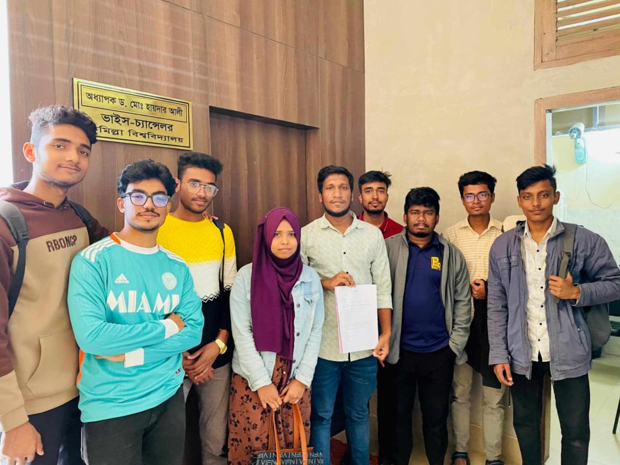 গুচ্ছ থেকে বের হতে উপাচার্য বরাবর সমন্বয়কদের স্মারকলিপি প্রদান