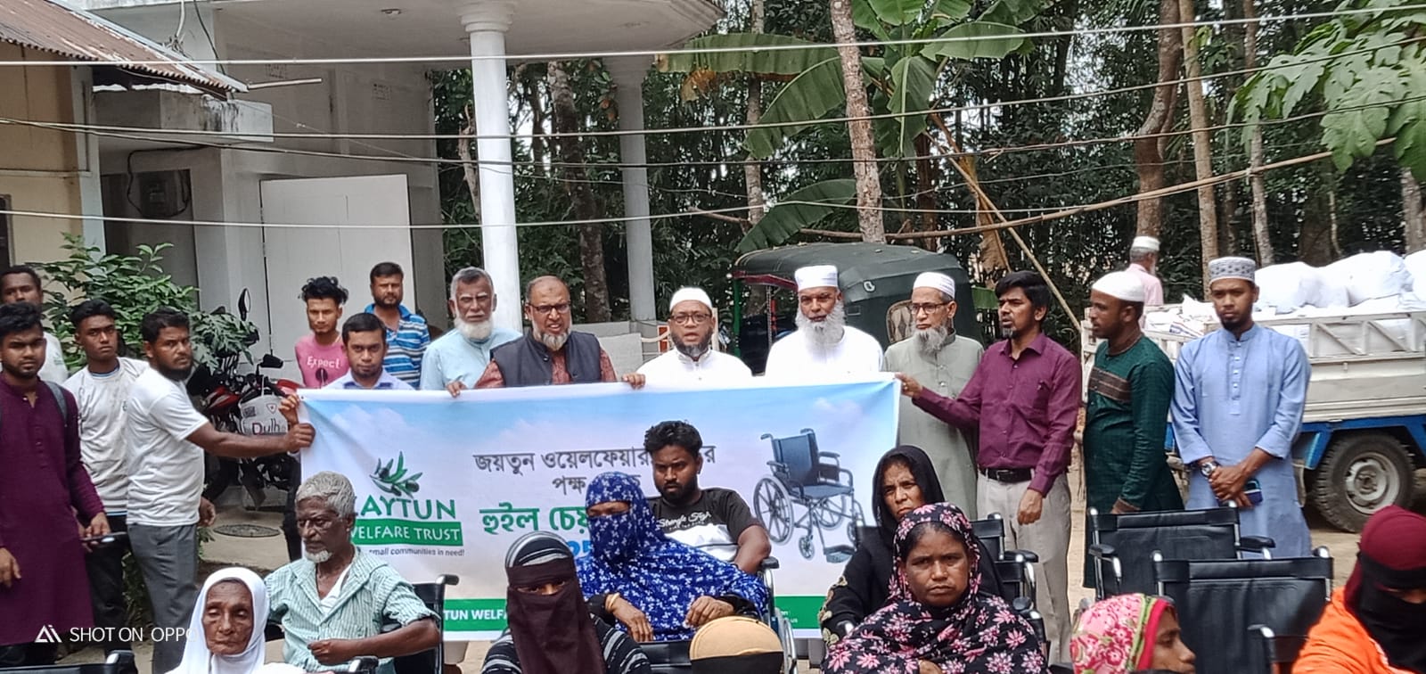 কুলাউড়ার কর্মধায় হুইলচেয়ার ও খাদ্য সামগ্রী প্রদান