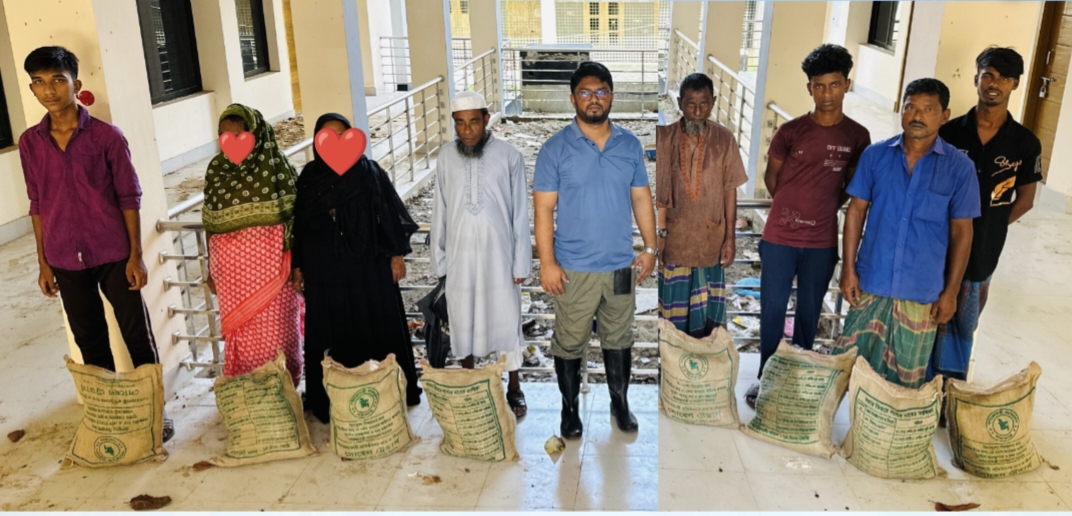 কুলাউড়ার পূর্ব মনসুর বন্যায় পানিবন্দি পরিবারের মধ্যে খাদ্য সামগ্রী বিতরণ