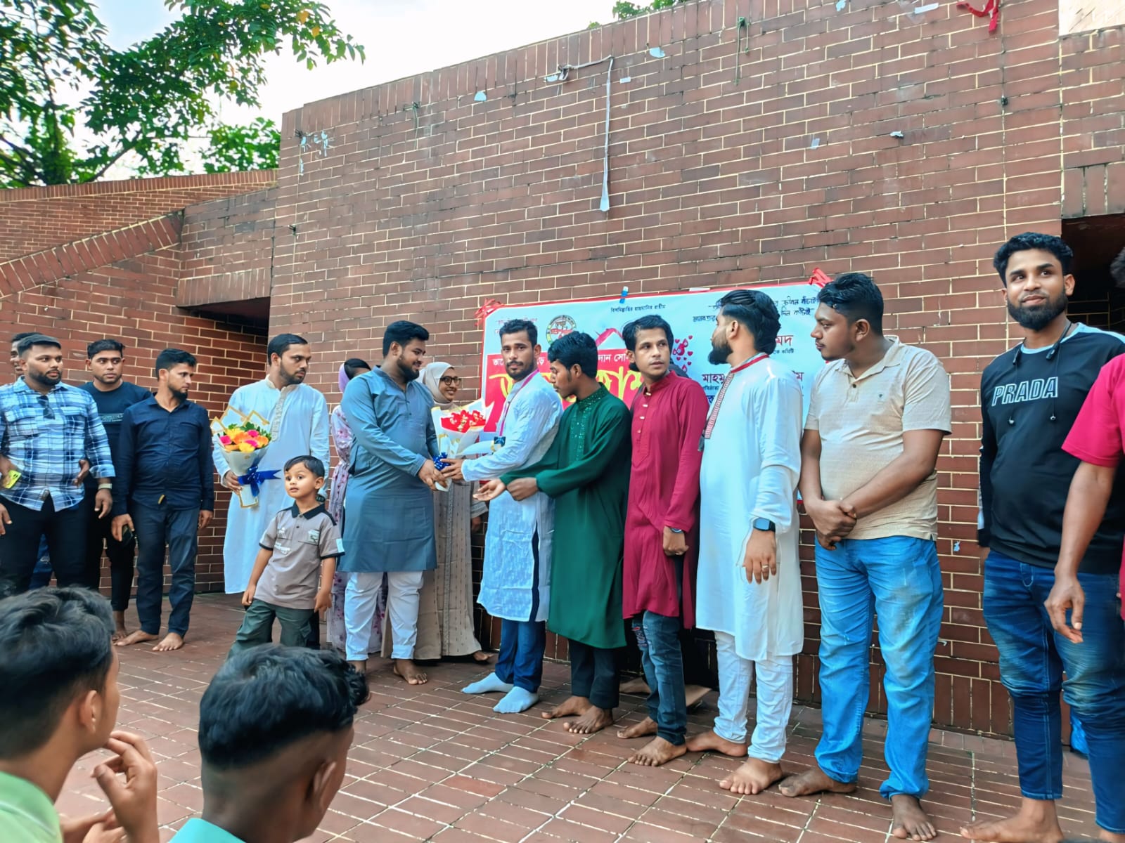 ভালোবাসার কুঁড়ে ঘর স্বেচ্ছায় রক্তদান