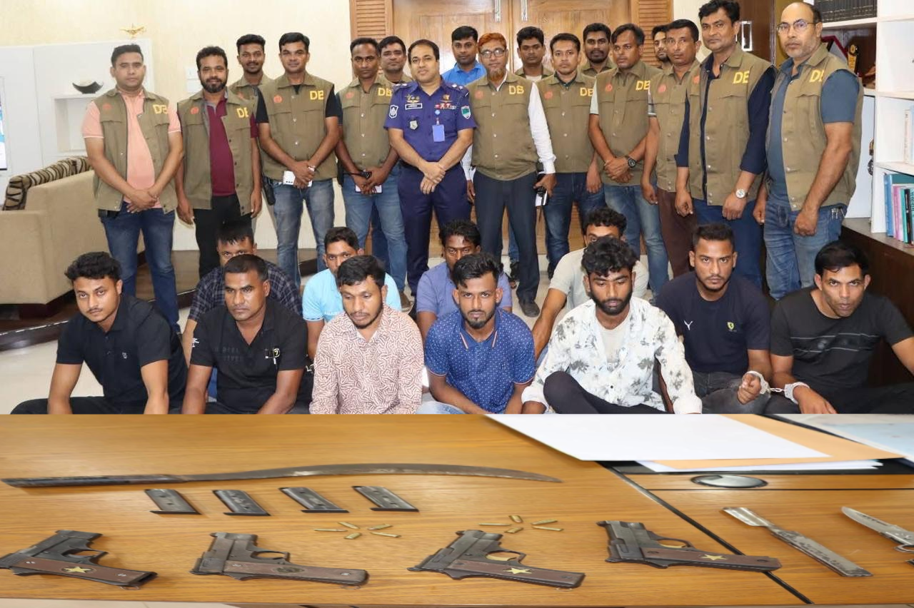 বাগেরহাট জেলায় ০৪টি বিদেশী পিস্তল ও দেশীয় অস্ত্রশস্ত্র এব্ং ০১টি মাইক্রোবাসসহ ১১ জন অস্ত্রধারী সন্ত্রাসী গ্রেফতার