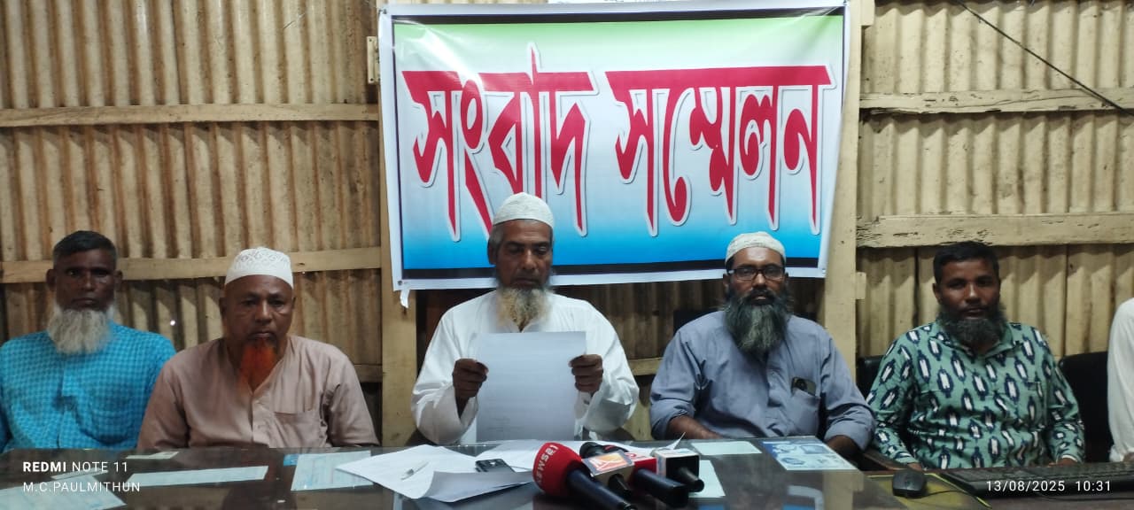 গলাচিপার চরবাংলা খাসজমি নিয়ে কৃষকরা দুই পক্ষ মুখোমুখি